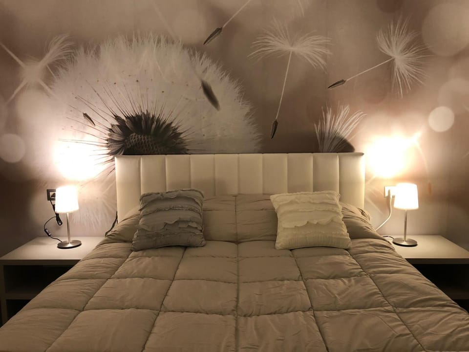 Bed, TV and multimedia, Balcony/Terrace, Bedroom, Garden view, Mountain view