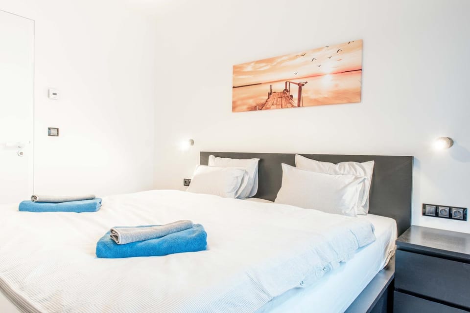Quiet & new apartment near city center with garage Apartment in Prague