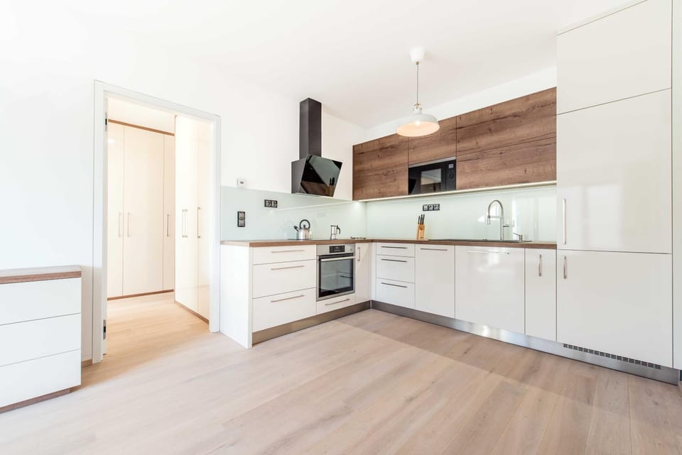 Quiet & new apartment near city center with garage Apartment in Prague