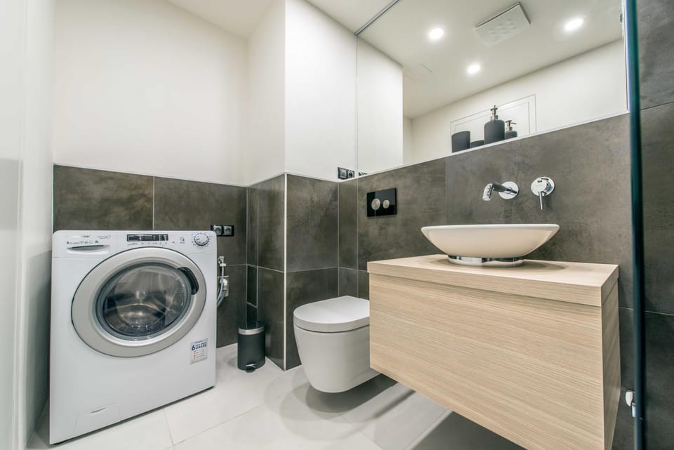 Quiet & new apartment near city center with garage Apartment in Prague