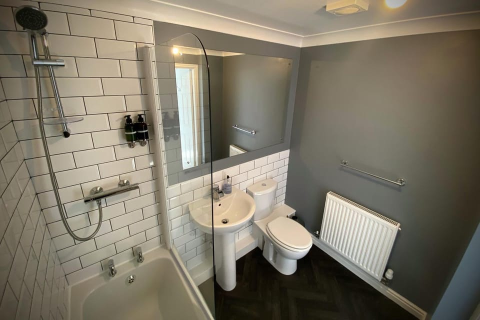 Shower, Toilet, Bathroom, Bath