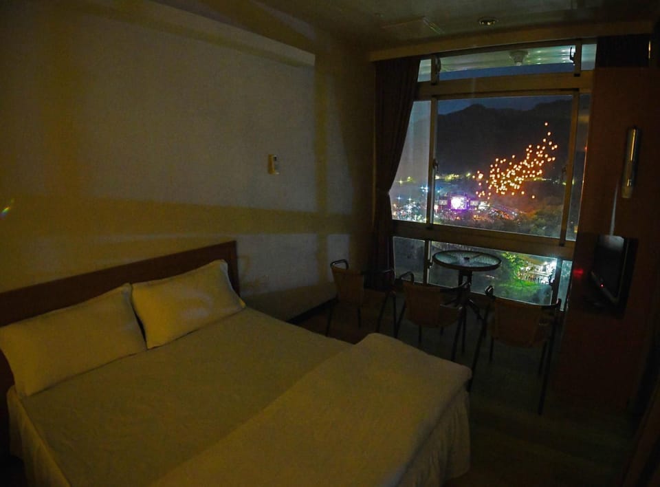 Spring, Bed, Night, View (from property/room), Bedroom, On site, Landmark view