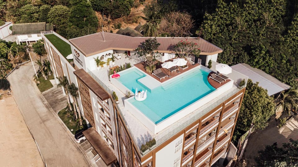 Bird's eye view, Pool view