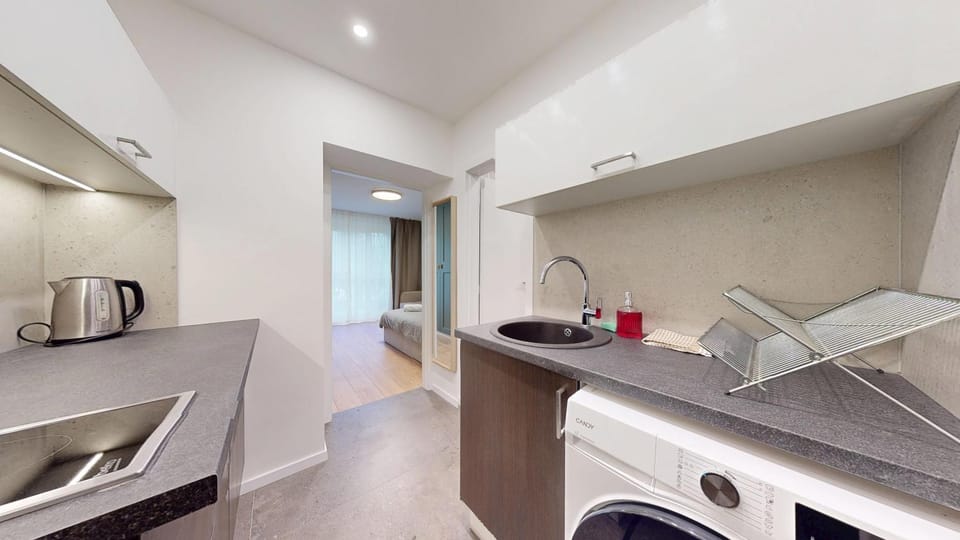 Kitchen or kitchenette, stove, washing machine
