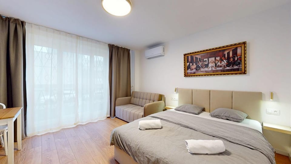 Bed, Living room, Photo of the whole room, Bedroom, towels, air conditioner