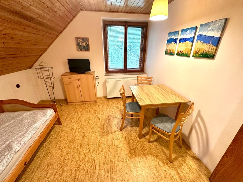 Bed, Area and facilities