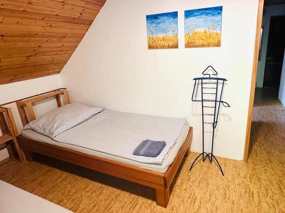 Bed, Photo of the whole room, Bedroom, towels