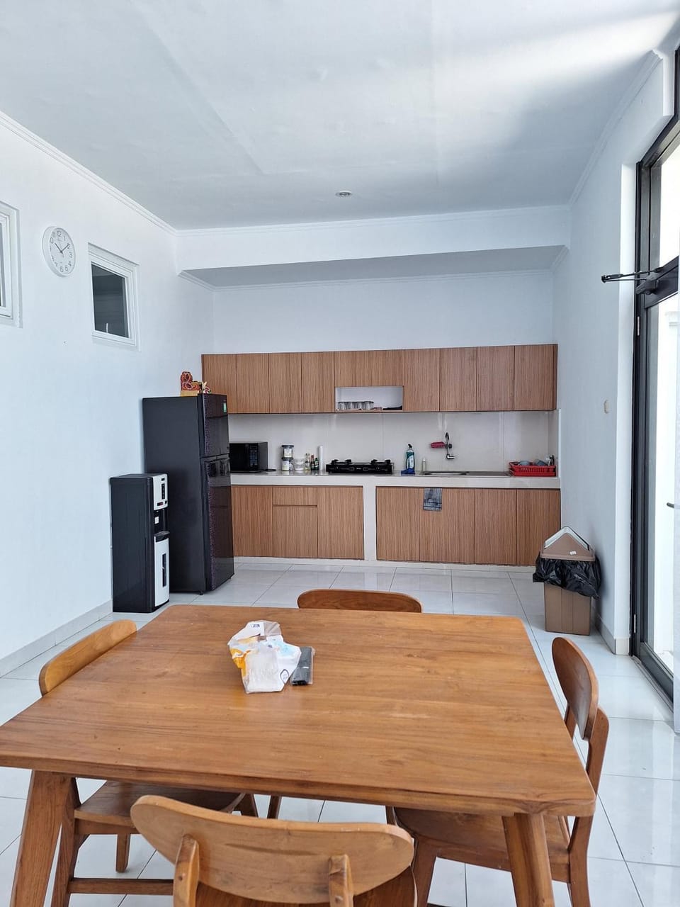 Kitchen or kitchenette, Dining area, oven