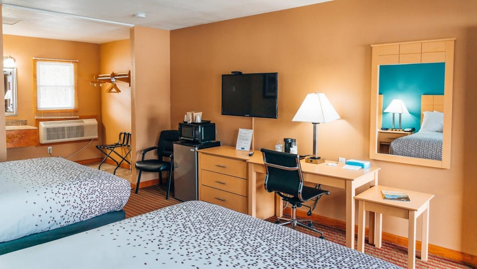 Bed, TV and multimedia, Bedroom, minibar