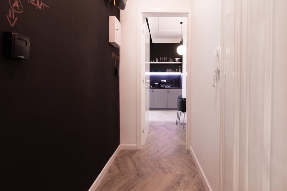 Facade/entrance, Coffee/tea facilities, Kitchen or kitchenette, Dining area