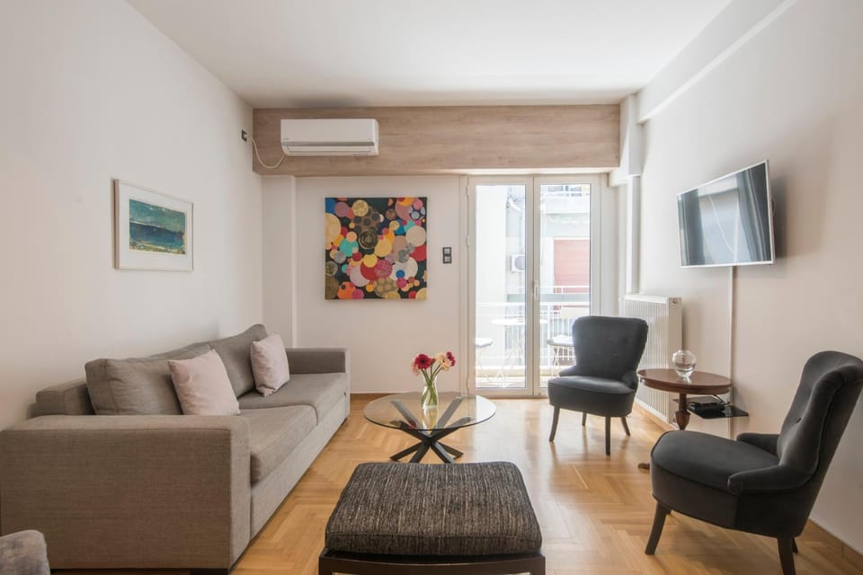 TV and multimedia, Living room, Seating area, Evening entertainment, air conditioner