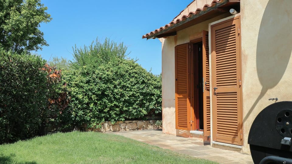 Facade/entrance, Garden