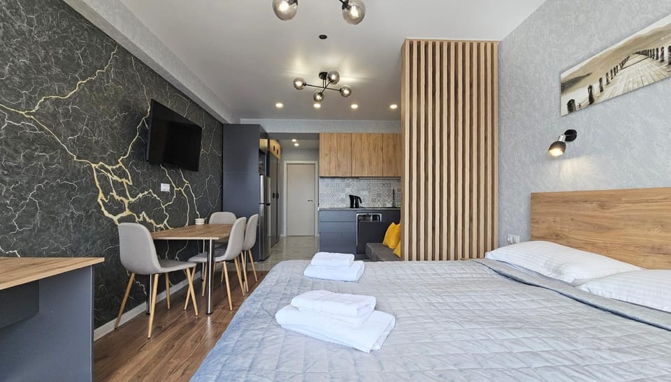 Bed, TV and multimedia, Kitchen or kitchenette, Photo of the whole room, Bedroom