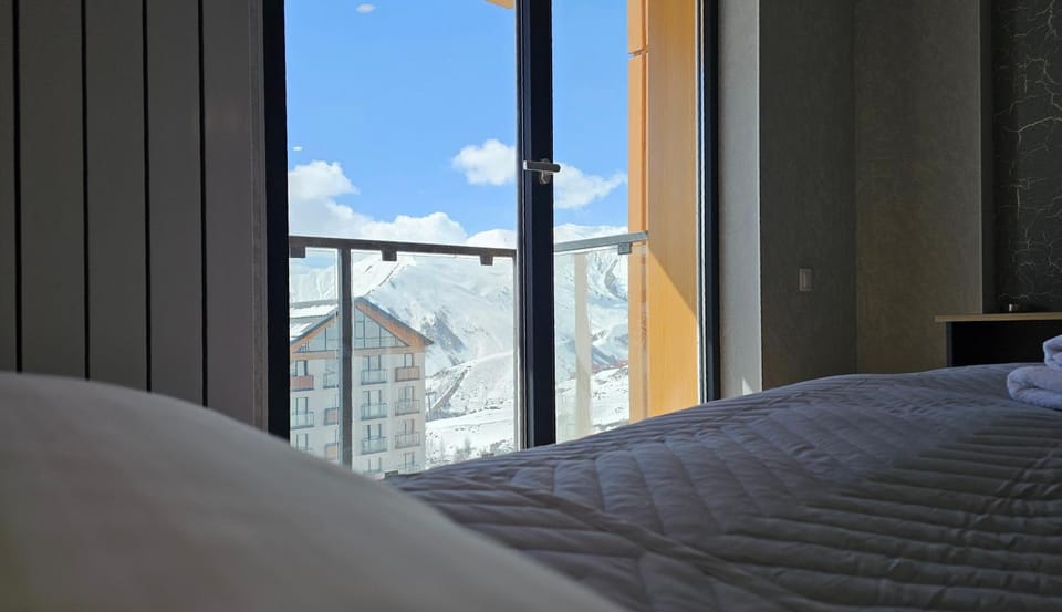 Bed, View (from property/room), Balcony/Terrace, Mountain view