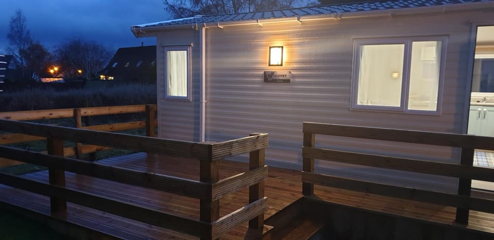 Facade/entrance, Balcony/Terrace