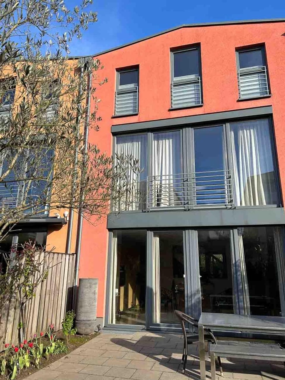 Property building, Garden, Balcony/Terrace