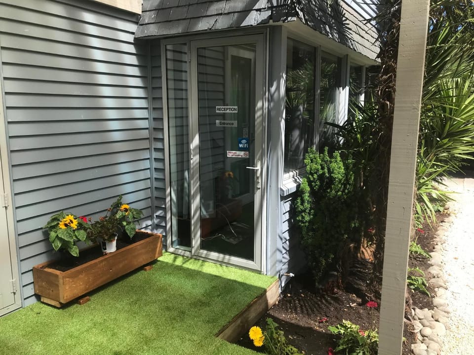 Facade/entrance, Day, Garden view