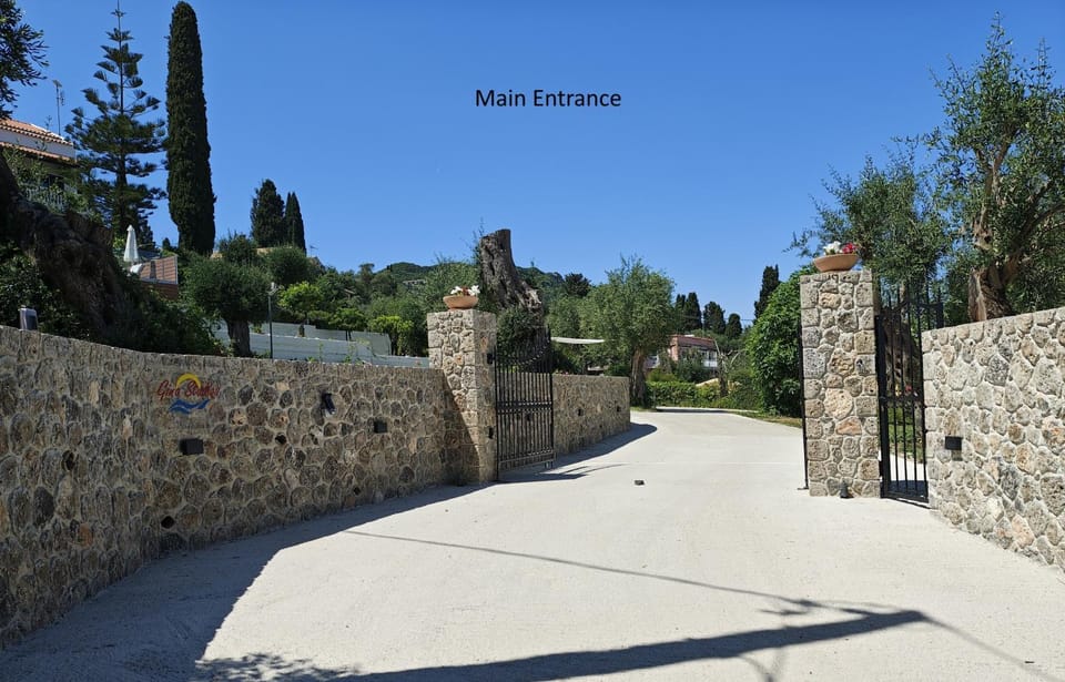 Facade/entrance