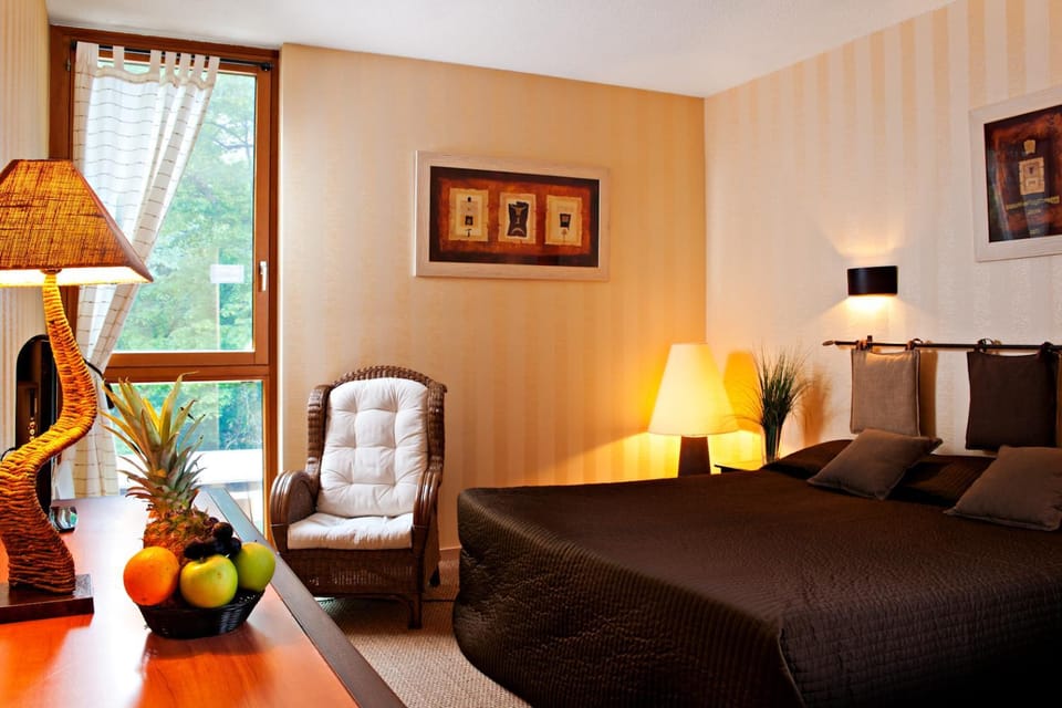 Hôtel Restaurant du Château de la Tour Hotel in Nouvelle-Aquitaine