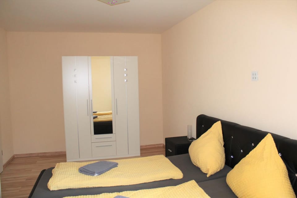 Bed, Bedroom, wardrobe