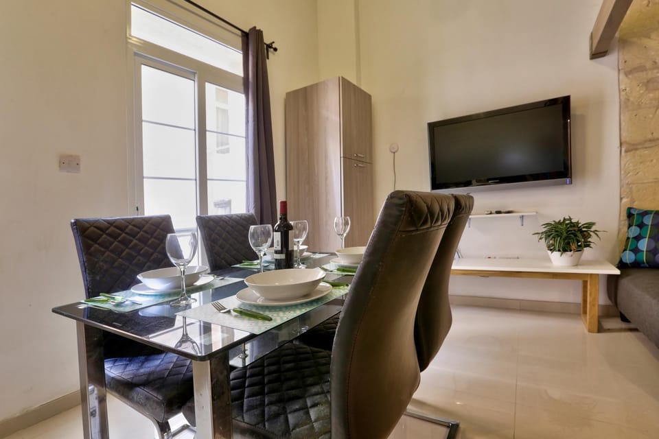 TV and multimedia, Living room, Dining area