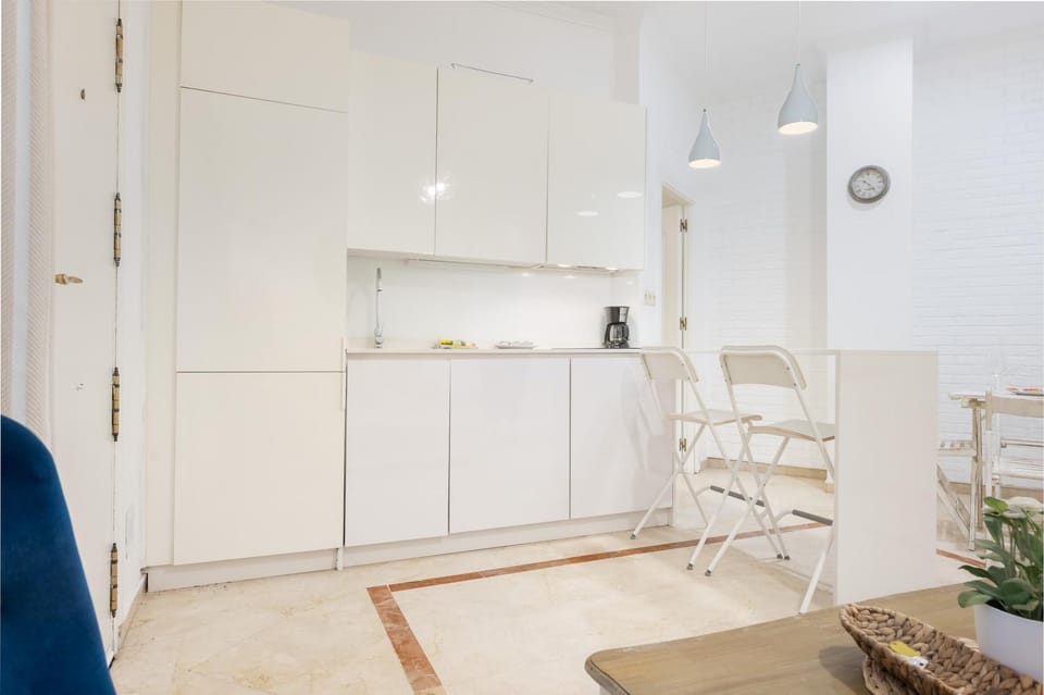 Kitchen or kitchenette, Living room, stove