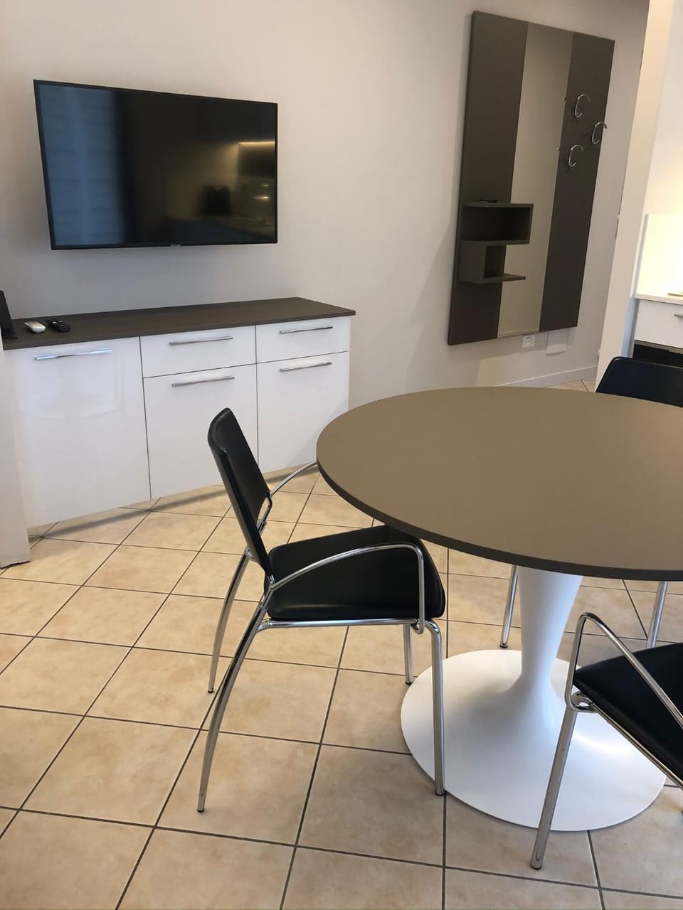 TV and multimedia, Dining area