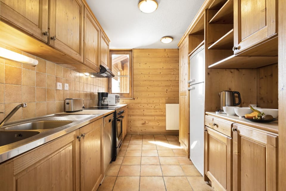 Kitchen or kitchenette, Communal kitchen
