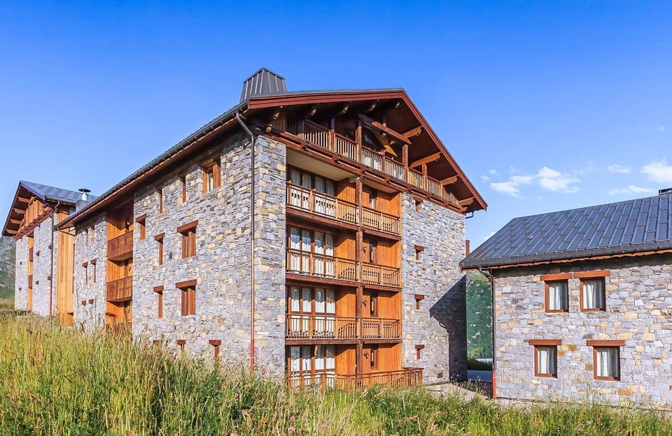 Property building, Day