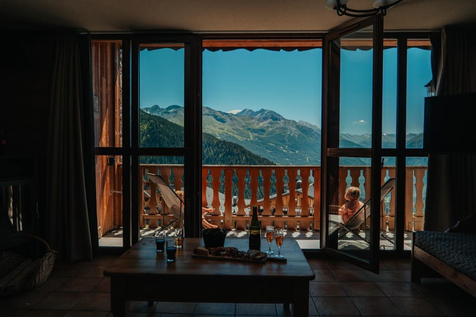 Day, Natural landscape, View (from property/room), Balcony/Terrace, Living room, Seating area, Mountain view