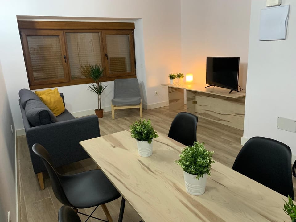 Communal lounge/ TV room, Living room, Dining area