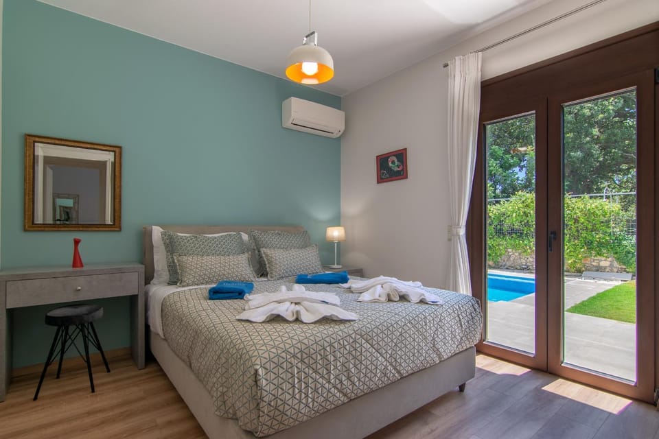 Bed, Photo of the whole room, Bedroom, Pool view, towels, air conditioner