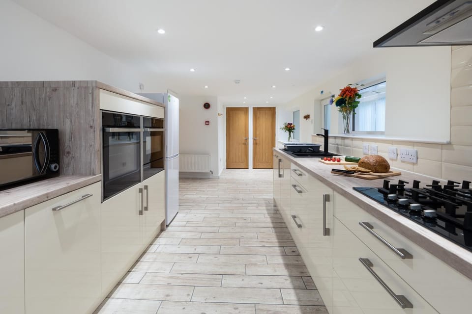 Kitchen or kitchenette, oven, stove