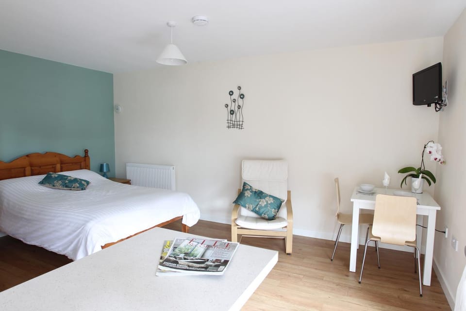 Living room, Dining area, Bedroom
