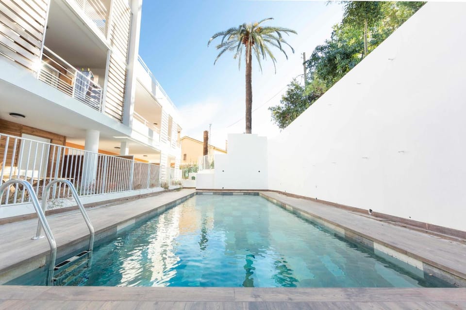 Property building, Swimming pool, Swimming pool