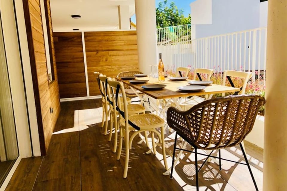 Day, Dining area