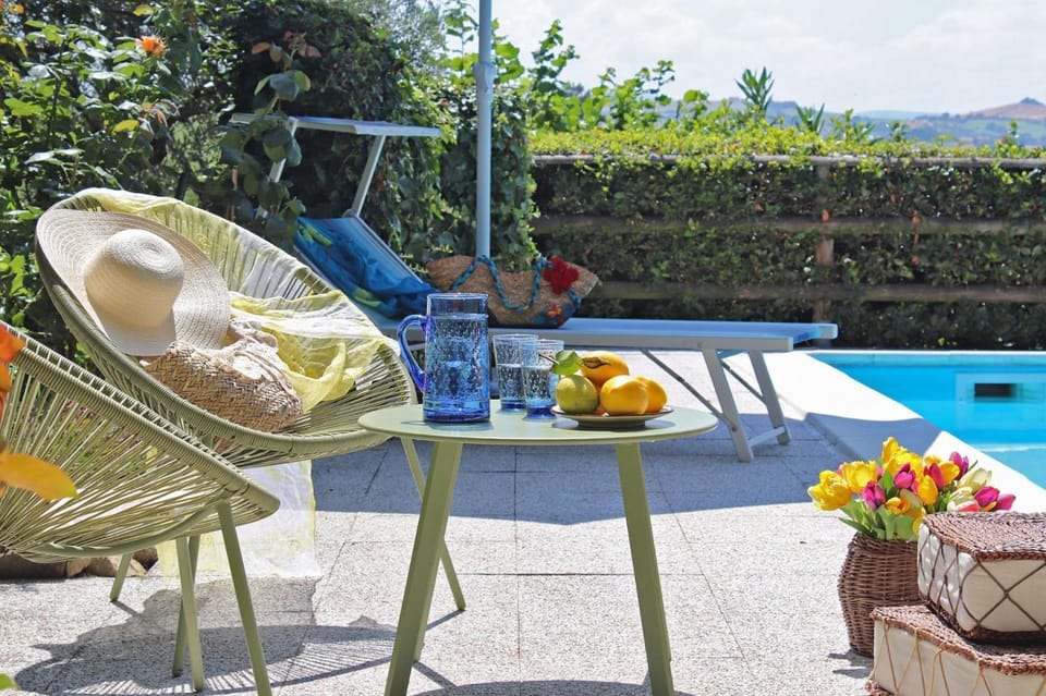 Patio, Food and drinks, Swimming pool