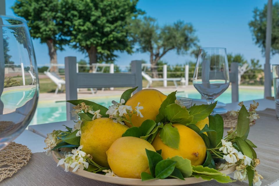 Food and drinks, Pool view