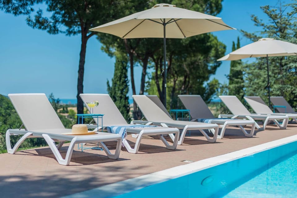 Swimming pool, sunbed