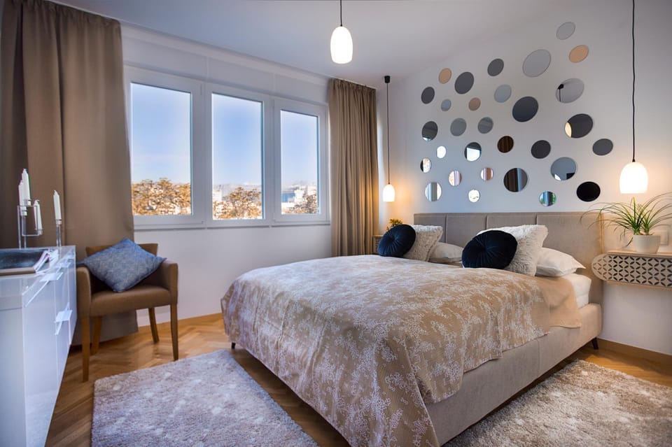 Bed, Photo of the whole room, Bedroom, City view