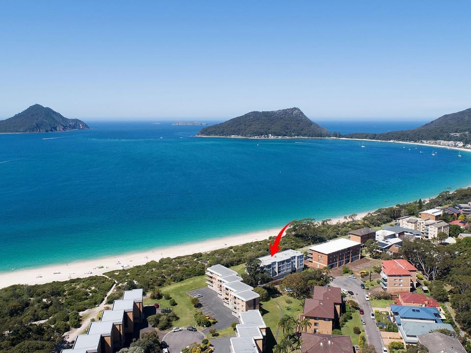 Ocean Shores 12 Waterfront Unit with Sensational Water Views WiFI and Air Conditioning Apartment in Shoal Bay