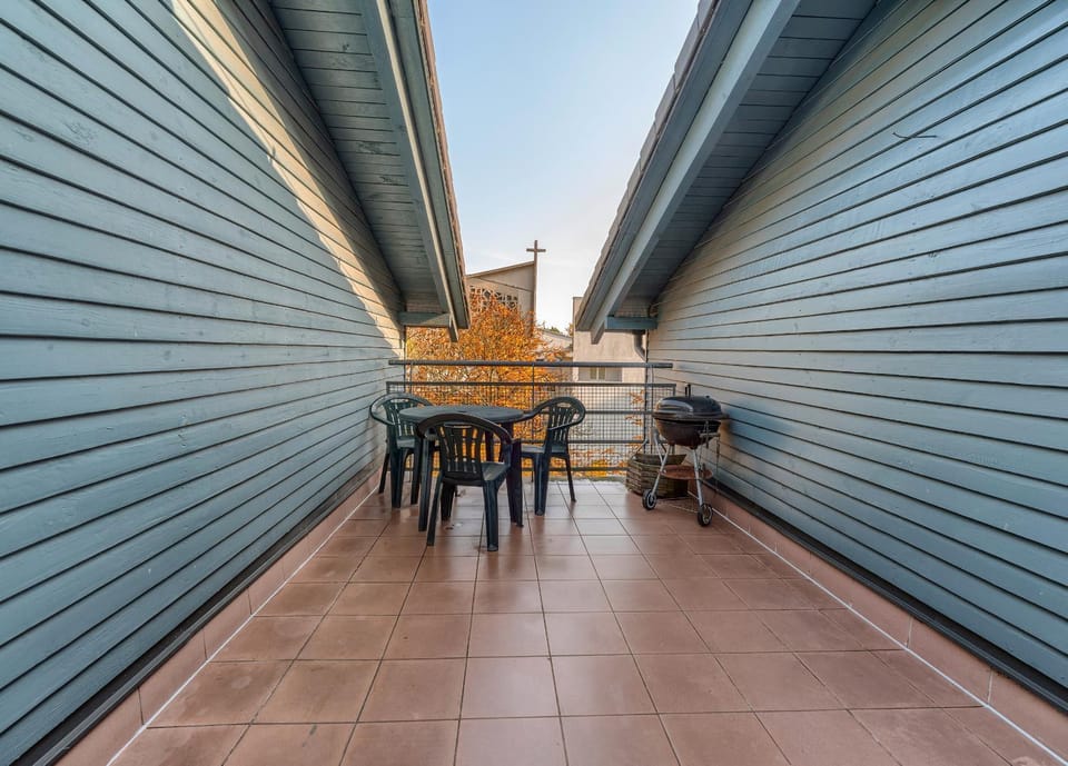 BBQ facilities, View (from property/room), Balcony/Terrace, Seating area