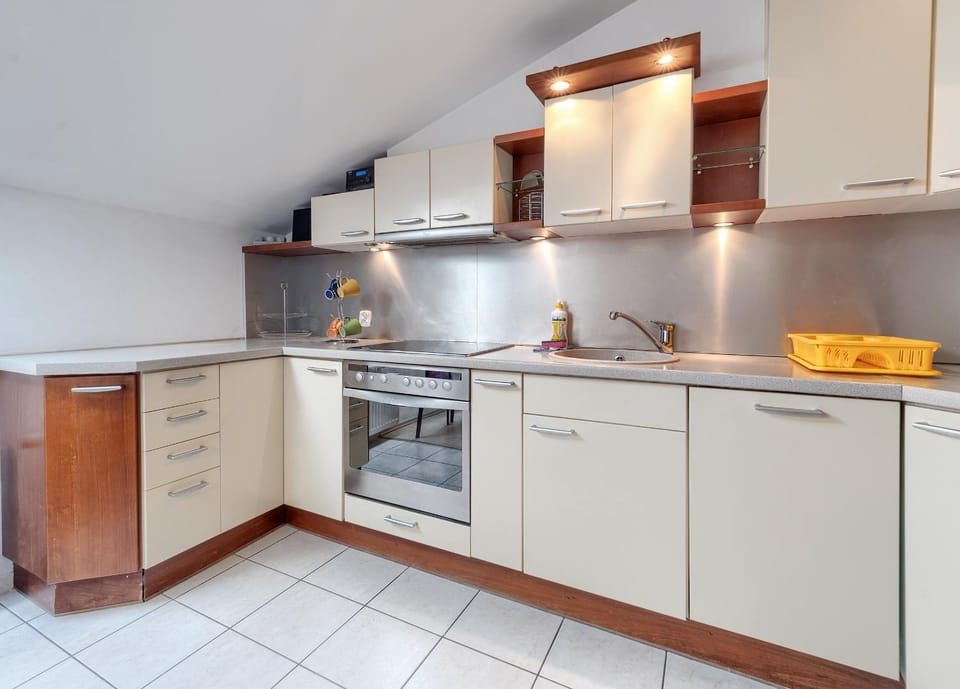 Kitchen or kitchenette, Family