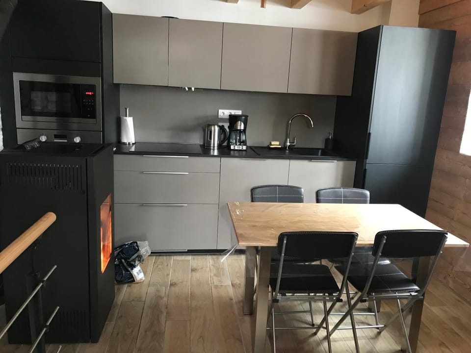 Coffee/tea facilities, Kitchen or kitchenette, Living room, Dining area, oven, pet friendly, toaster