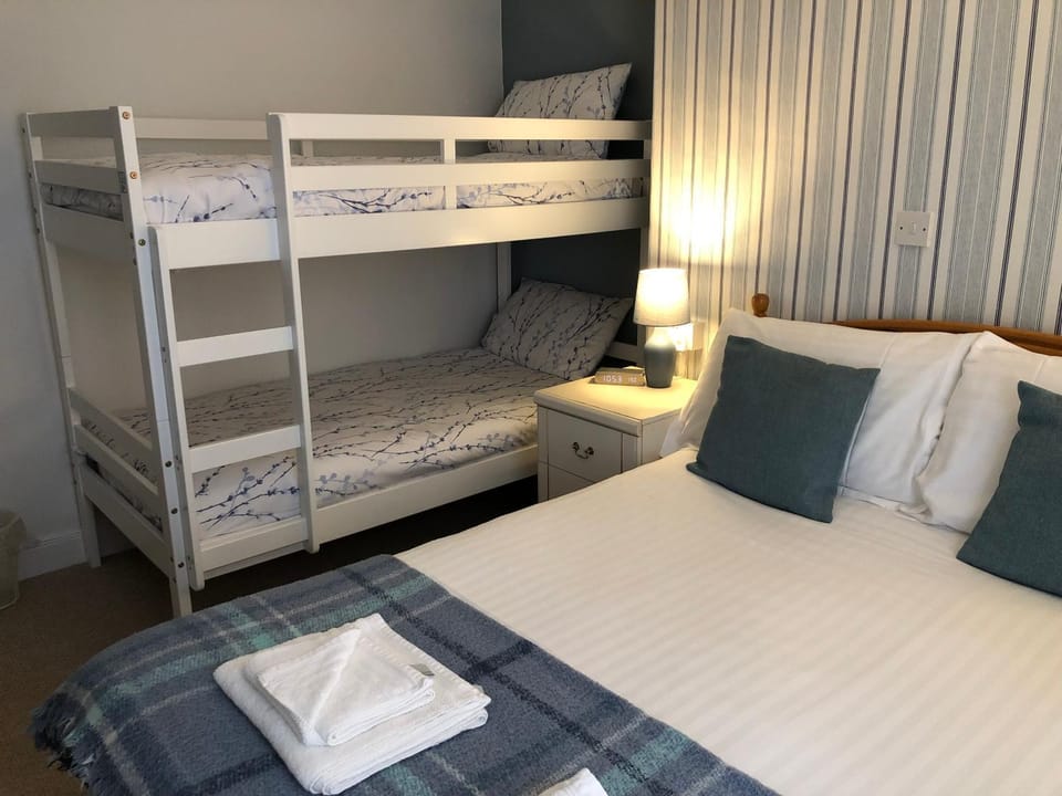 Bed, Bedroom, bunk bed