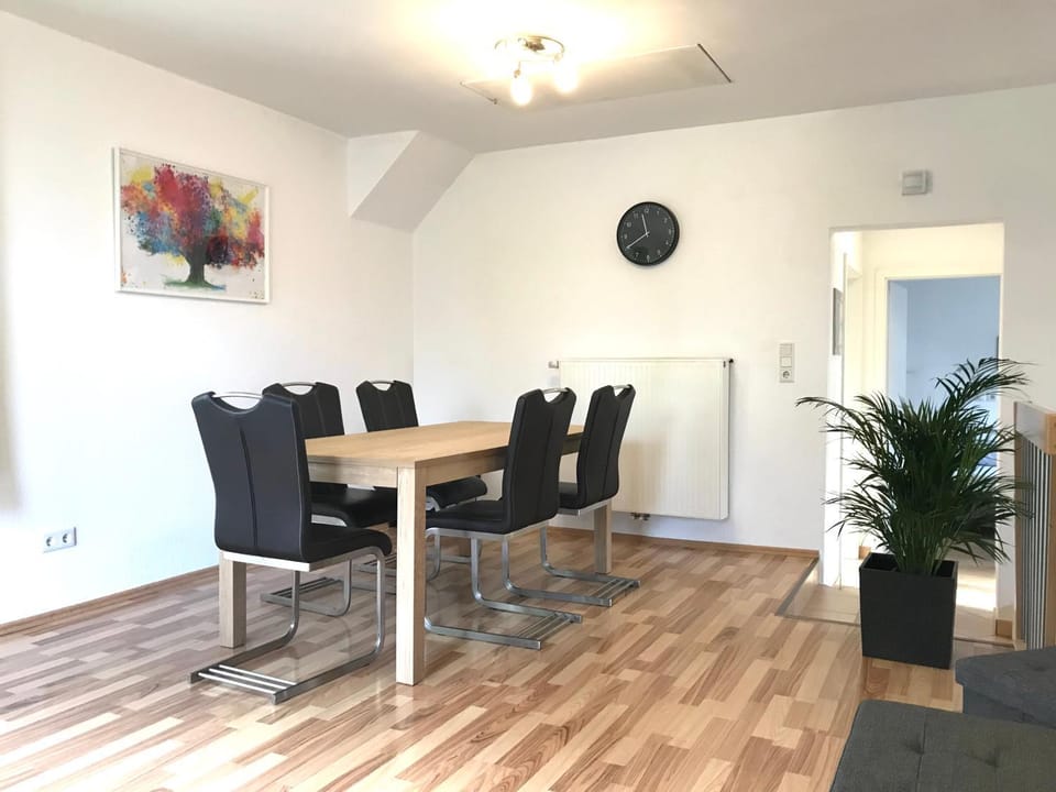 Seating area, Dining area