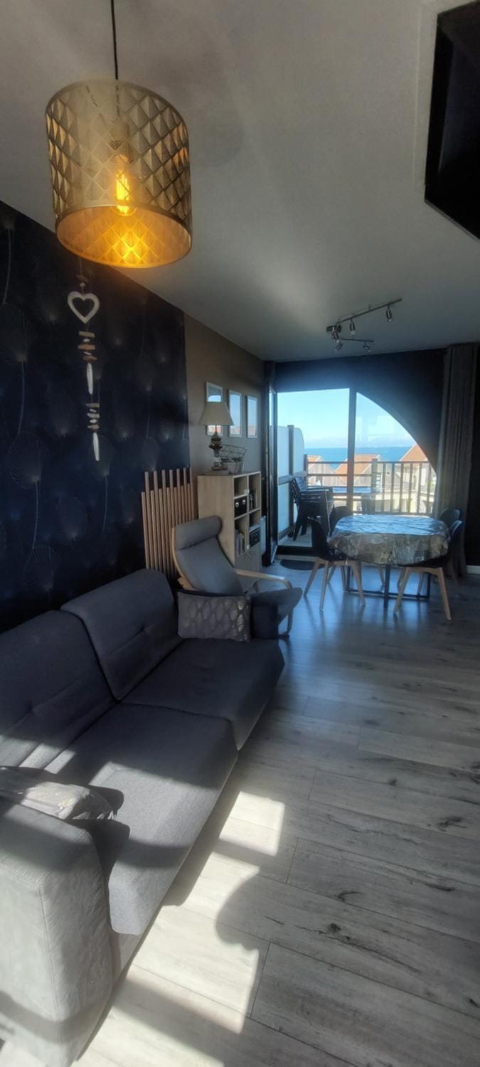 Le 246 - Duplex face à la mer pour 4 personnes, Wifi, TV full Sat, Parking Apartment in Wimereux