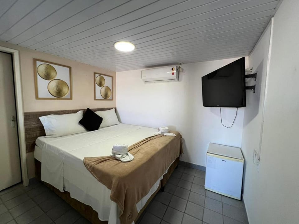 Bed, TV and multimedia, Bedroom, air conditioner