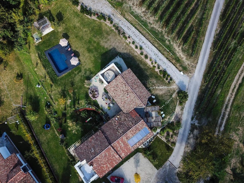 ROSTAGNI 1834 apt in villa with pool in the Barolo region Apartment in Liguria