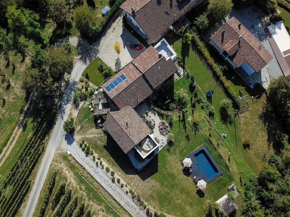 ROSTAGNI 1834 apt in villa with pool in the Barolo region Apartment in Liguria